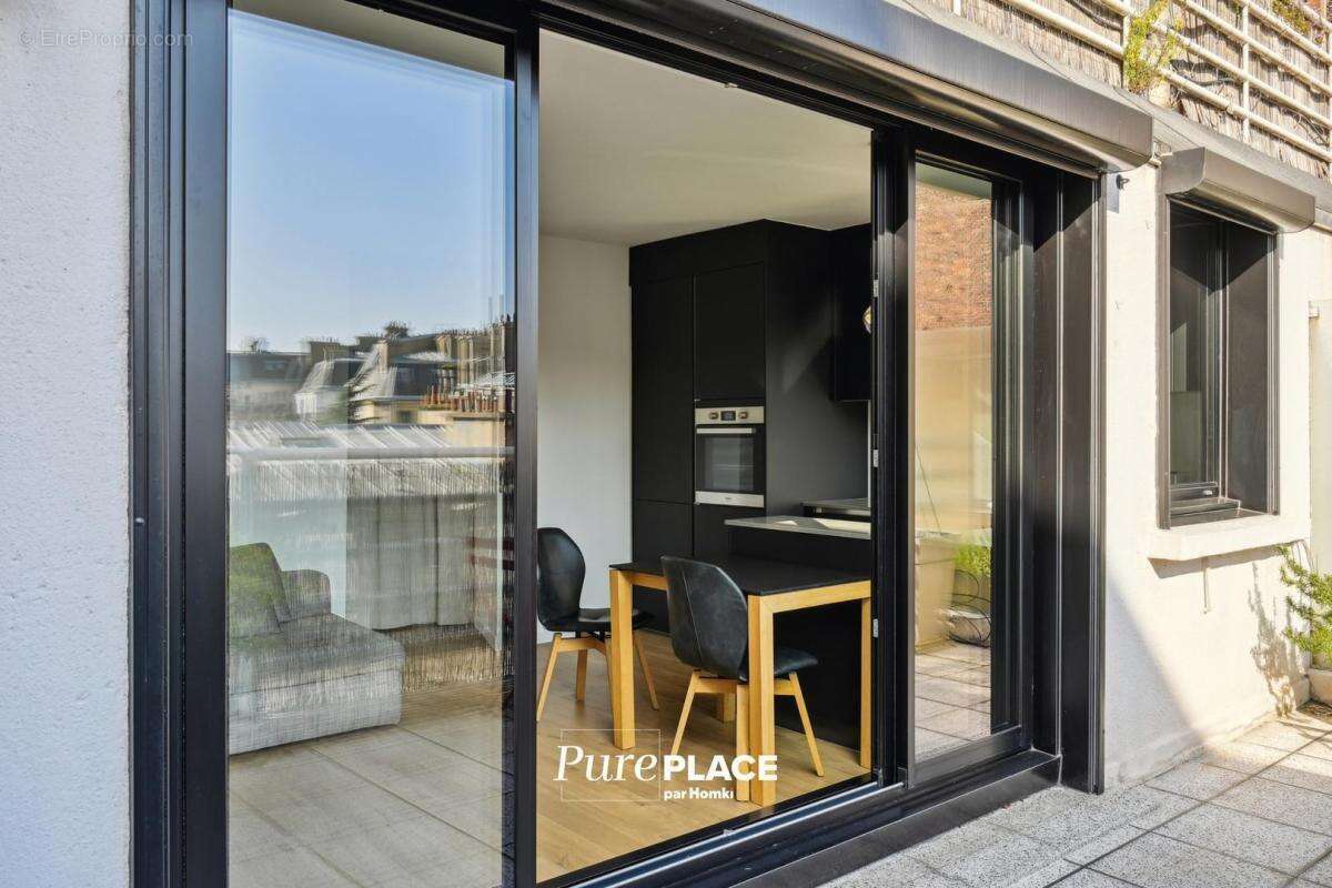 Appartement à PARIS-8E