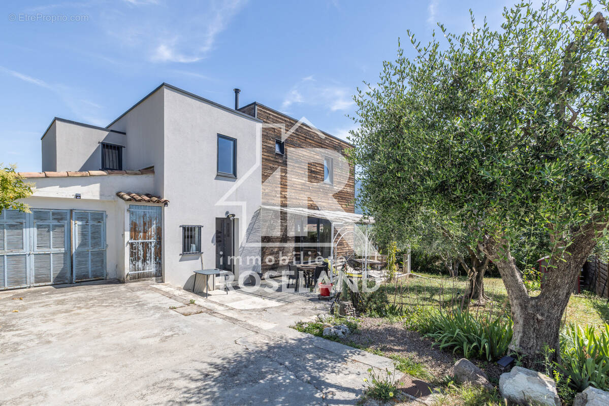 Maison à CARROS