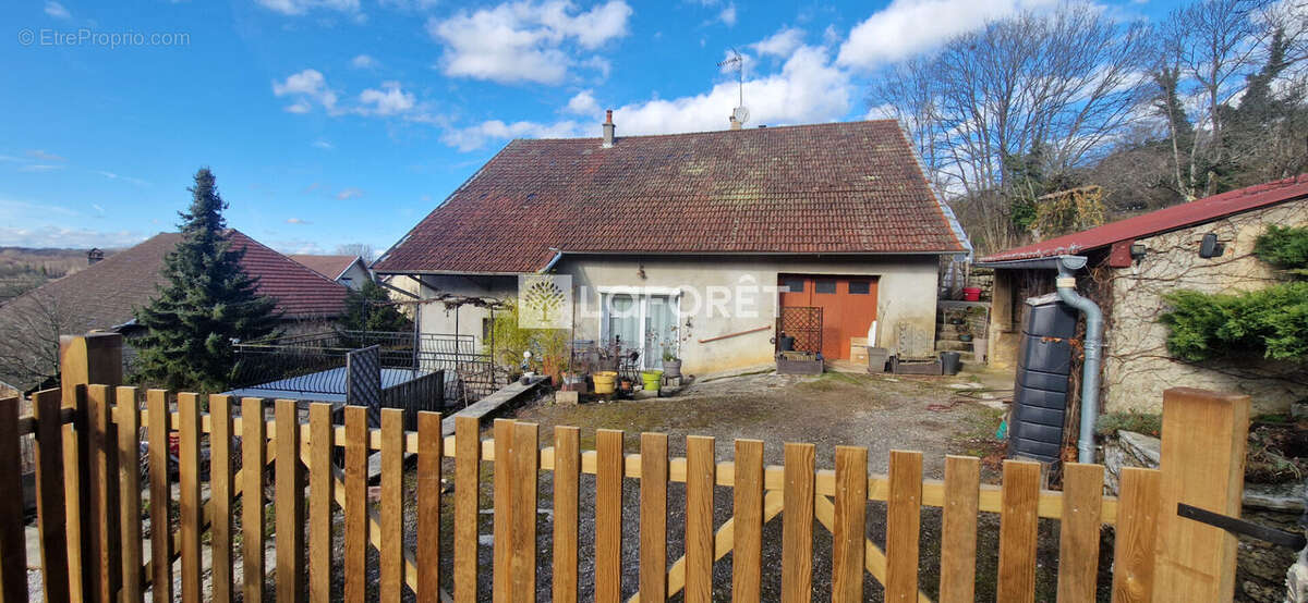 Maison à LES ARSURES