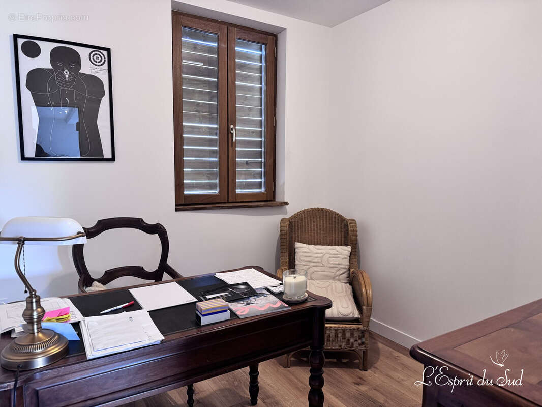 Bureau - Maison à SAINT-ANTONIN-NOBLE-VAL