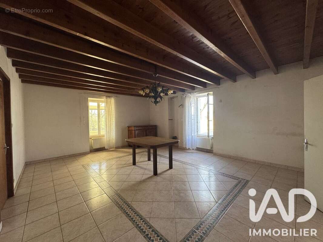 Maison 137 m² à Cezais  - photo 4
