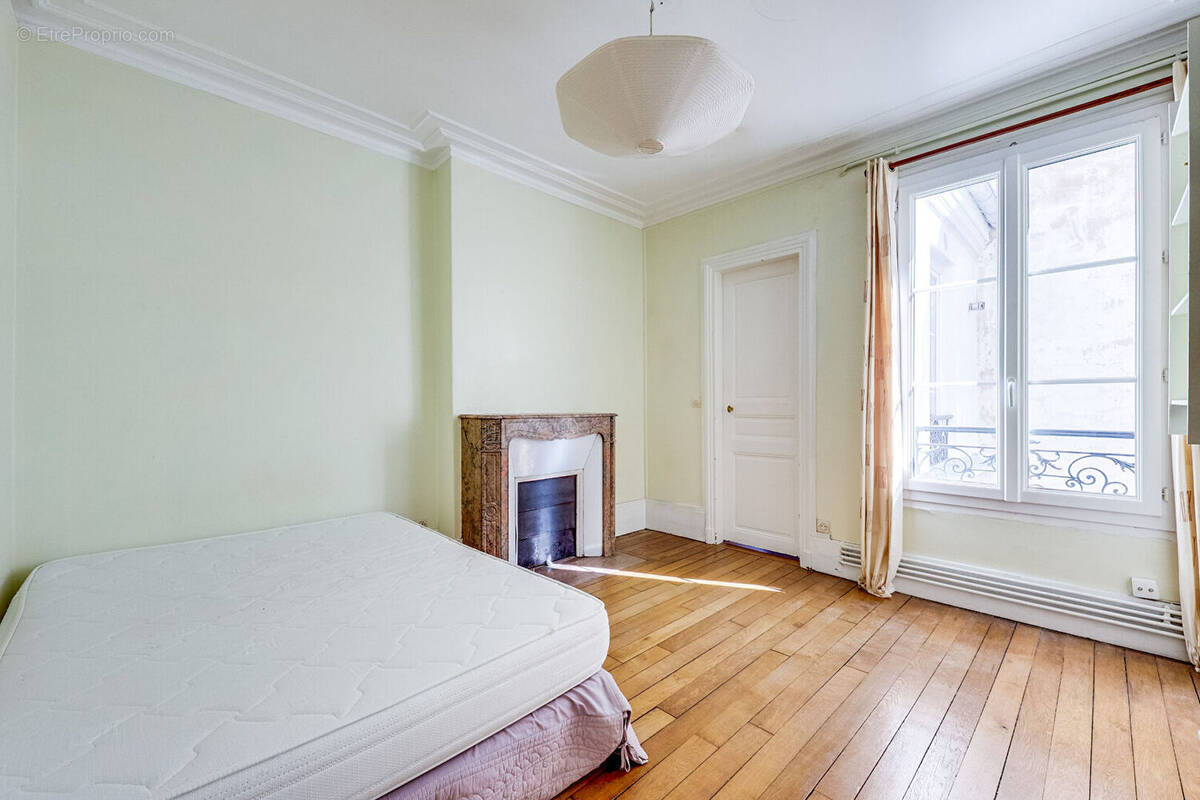Appartement à PARIS-14E
