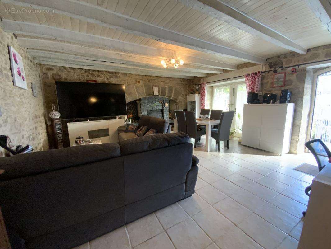 Maison à SAINT-PARDOUX-LES-CARDS