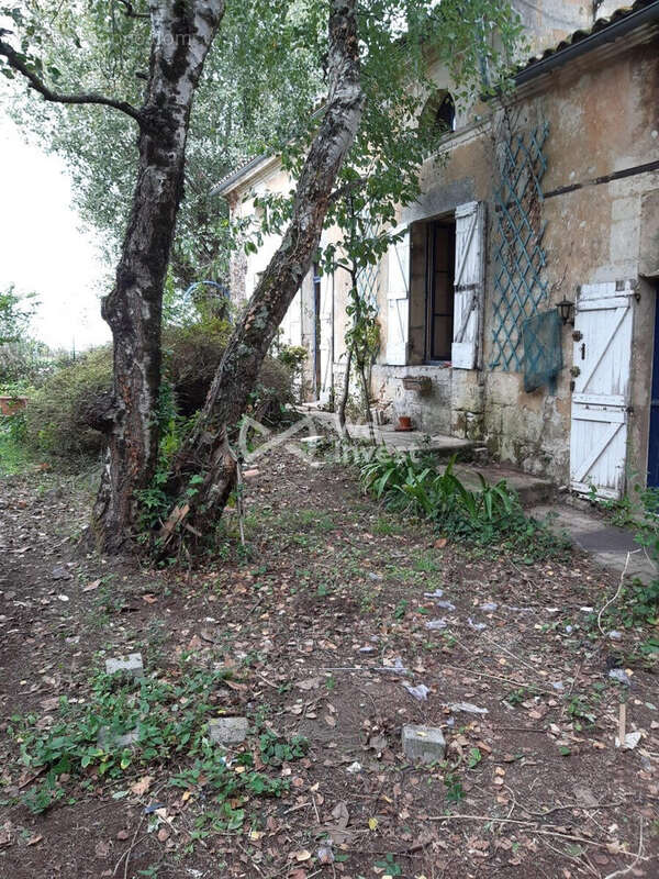 jardin intimiste devant la maison  - Maison à PLASSAC