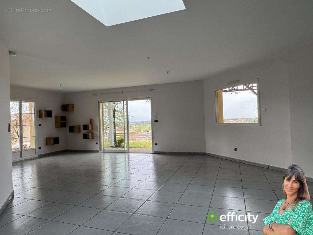 Maison 156 m² à Saint-Cyr-Les-Vignes  - photo 3