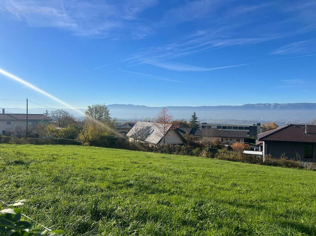Terrain à COLLONGES-SOUS-SALEVE