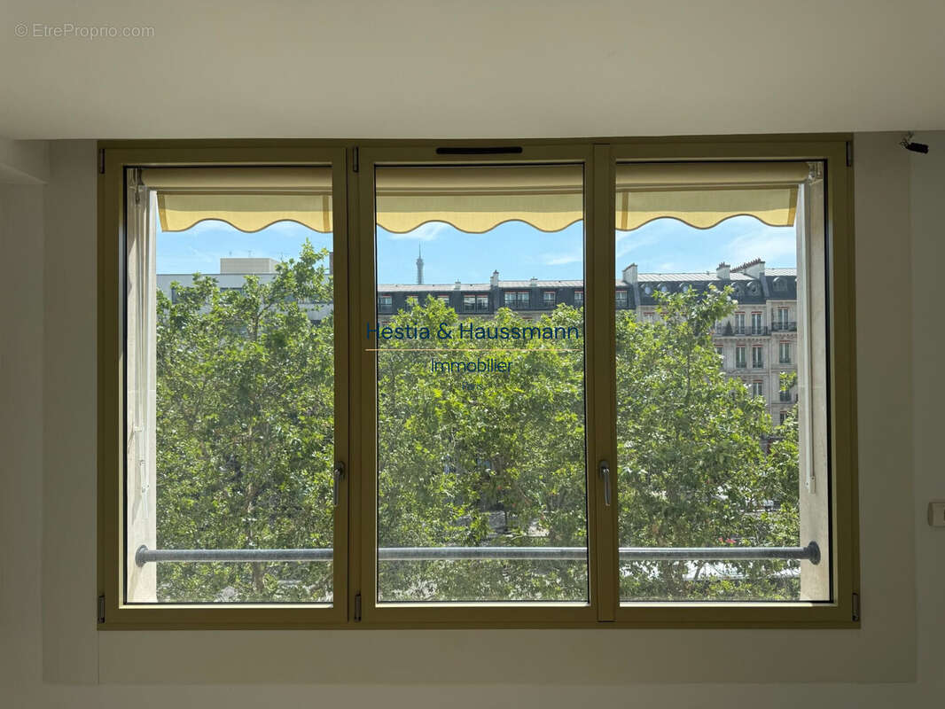 Commerce à PARIS-8E