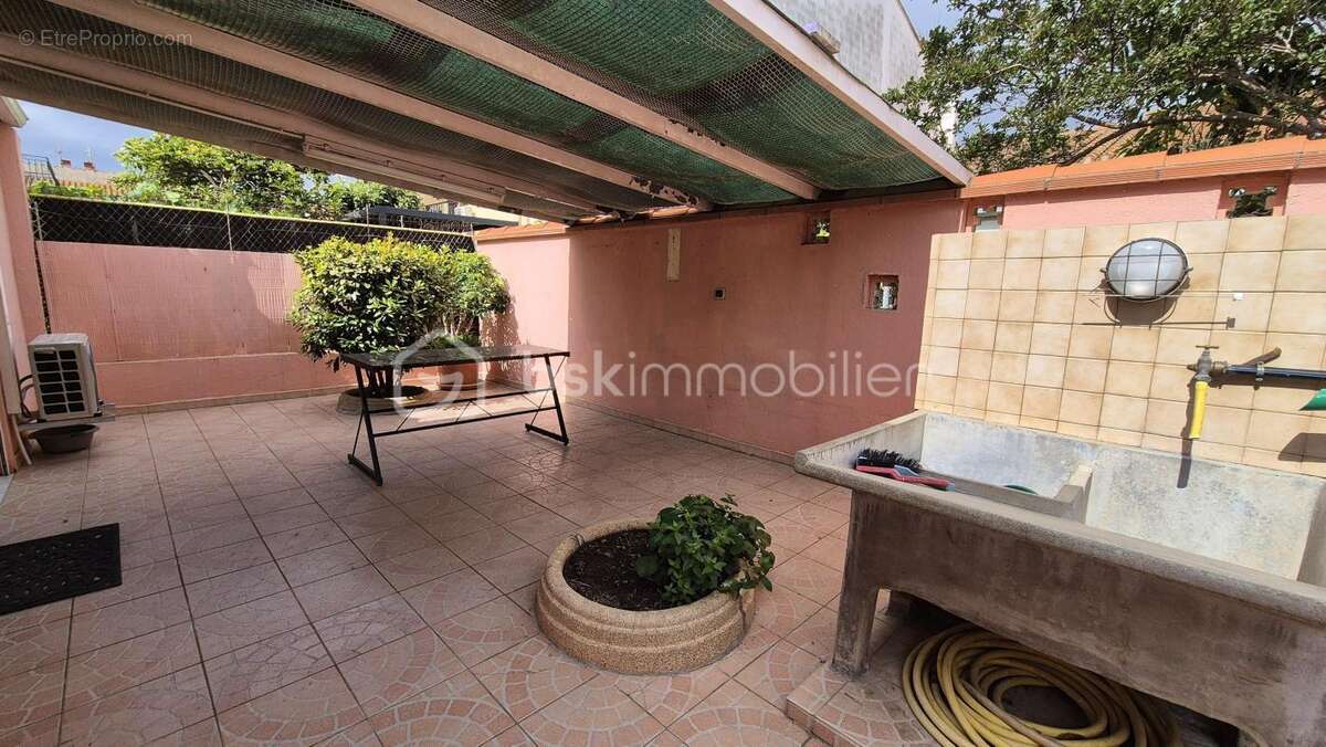 A vendre maison trois faces de 111m² sur terrain de 400m² dont 200m² constructible a saint laurent de la salanque - trois chambr - photo 25