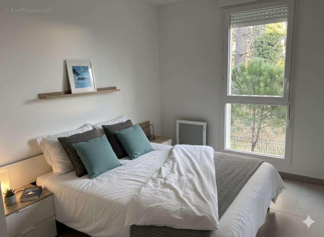 Appartement à GARONS