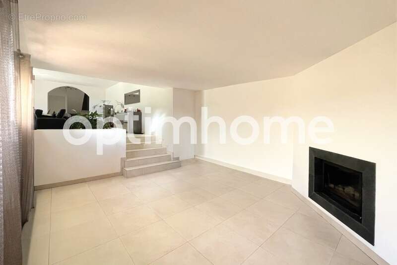 Maison à SAINT-LAURENT-DU-VAR