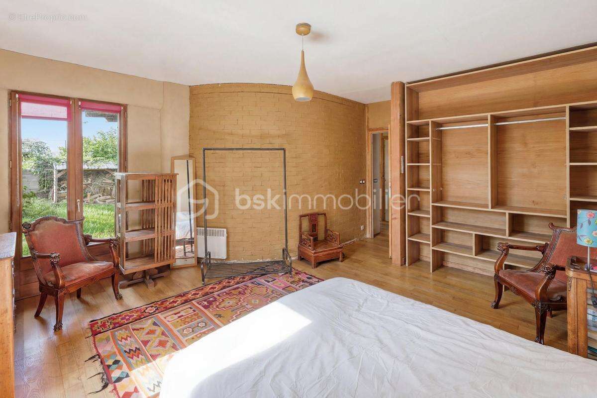 Nantes Ouest – Ensemble immobilier atypique de 236 m² avec deux maisons et studio indépendant - photo 8