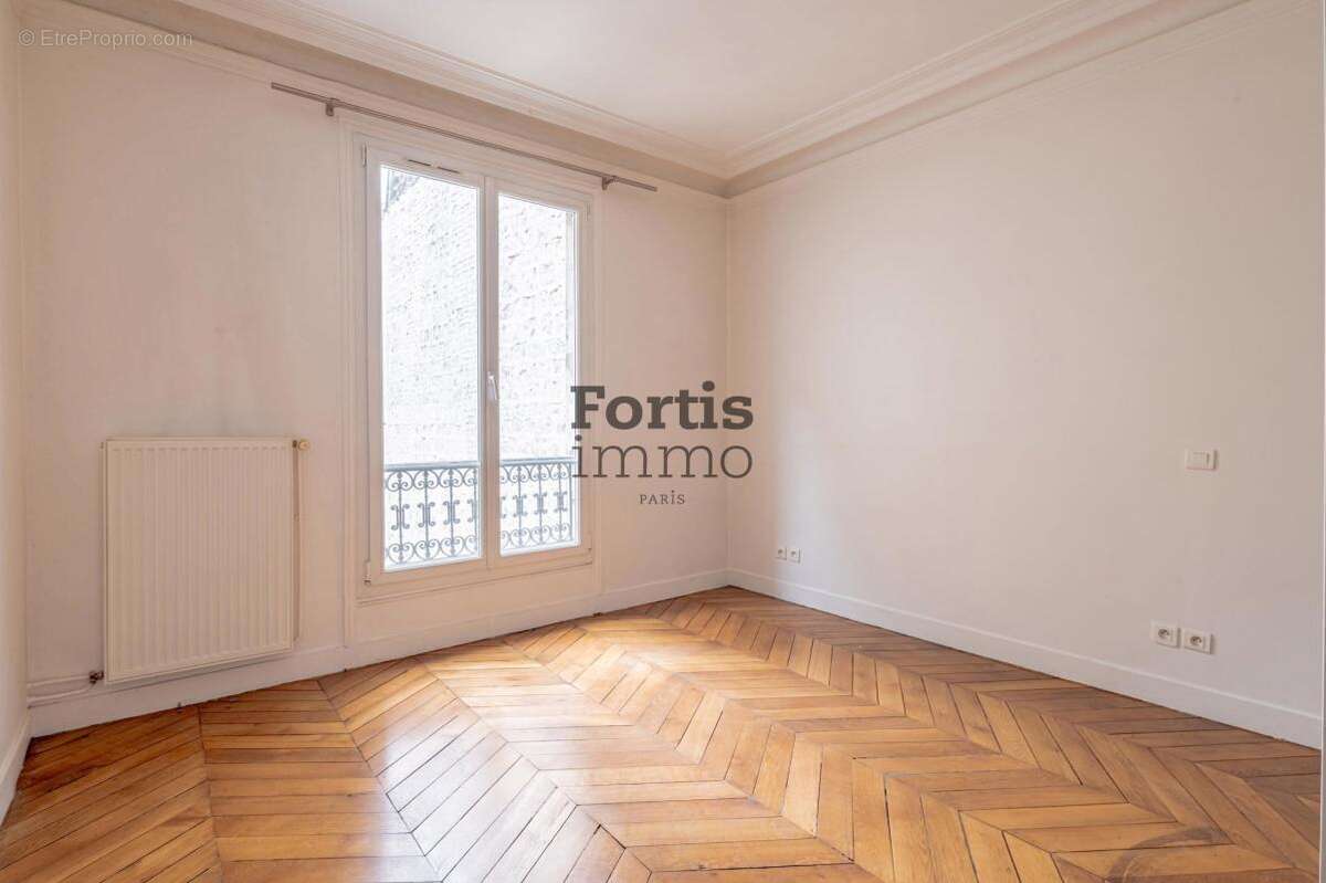 Appartement à PARIS-8E