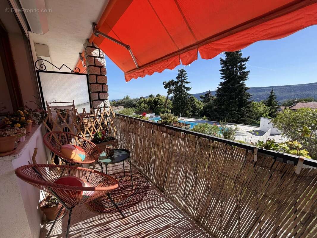 Appartement à BERRE-LES-ALPES