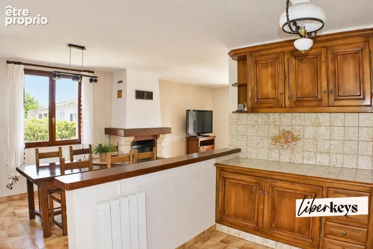 Rians - Une villa de plain pied au calme, avec belle vue et potentiel d'évolution - photo 6