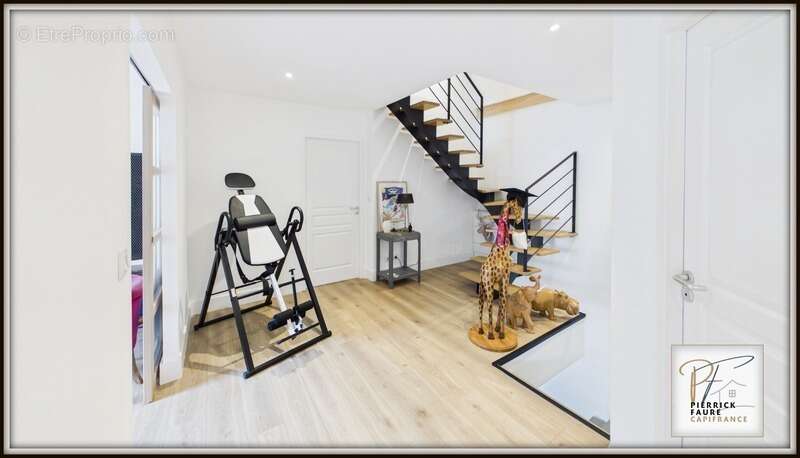 Briançon – Élégante maison familiale de 171.8m², jardin et garage - photo 8
