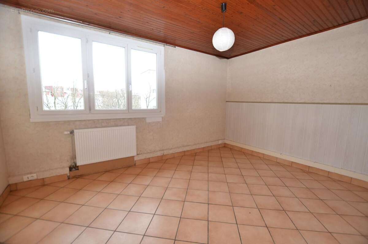 Appartement à SAINTE-GENEVIEVE-DES-BOIS