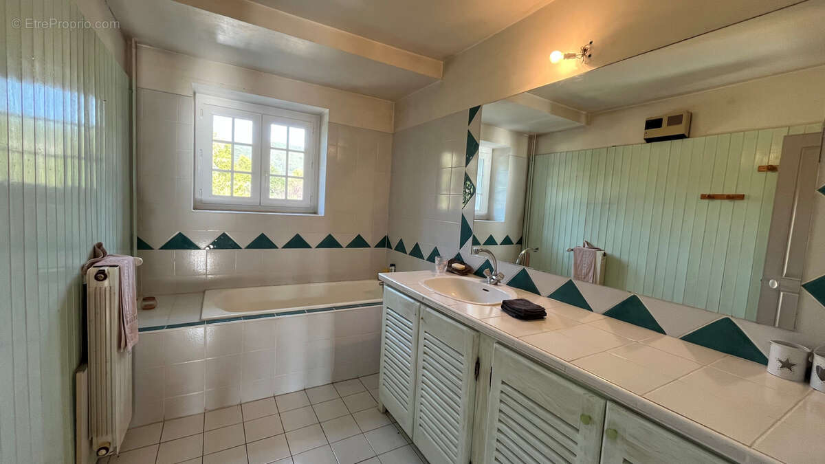 Maison à SAINT-GEORGES-LES-BAINS