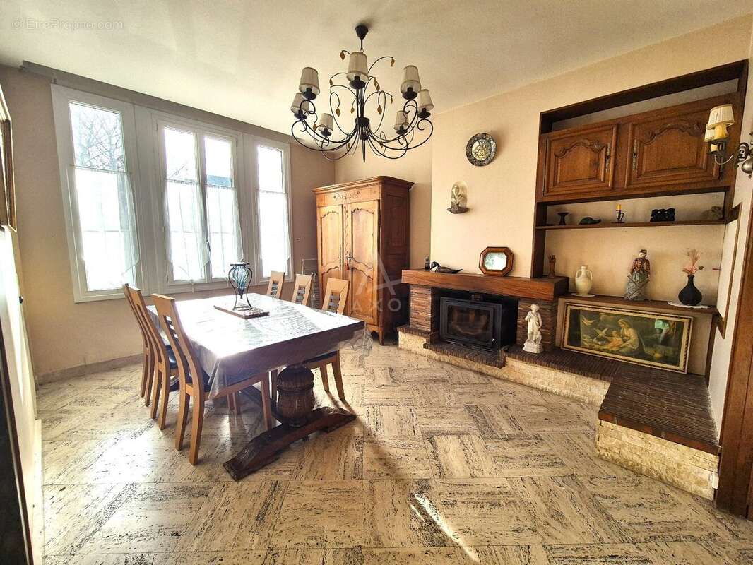 Maison à LONGUE-JUMELLES