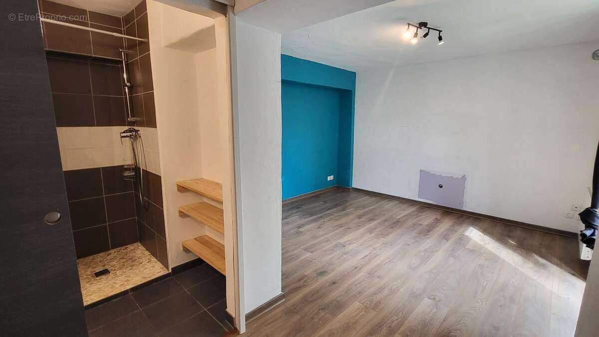 Maison à SAINT-MELANY