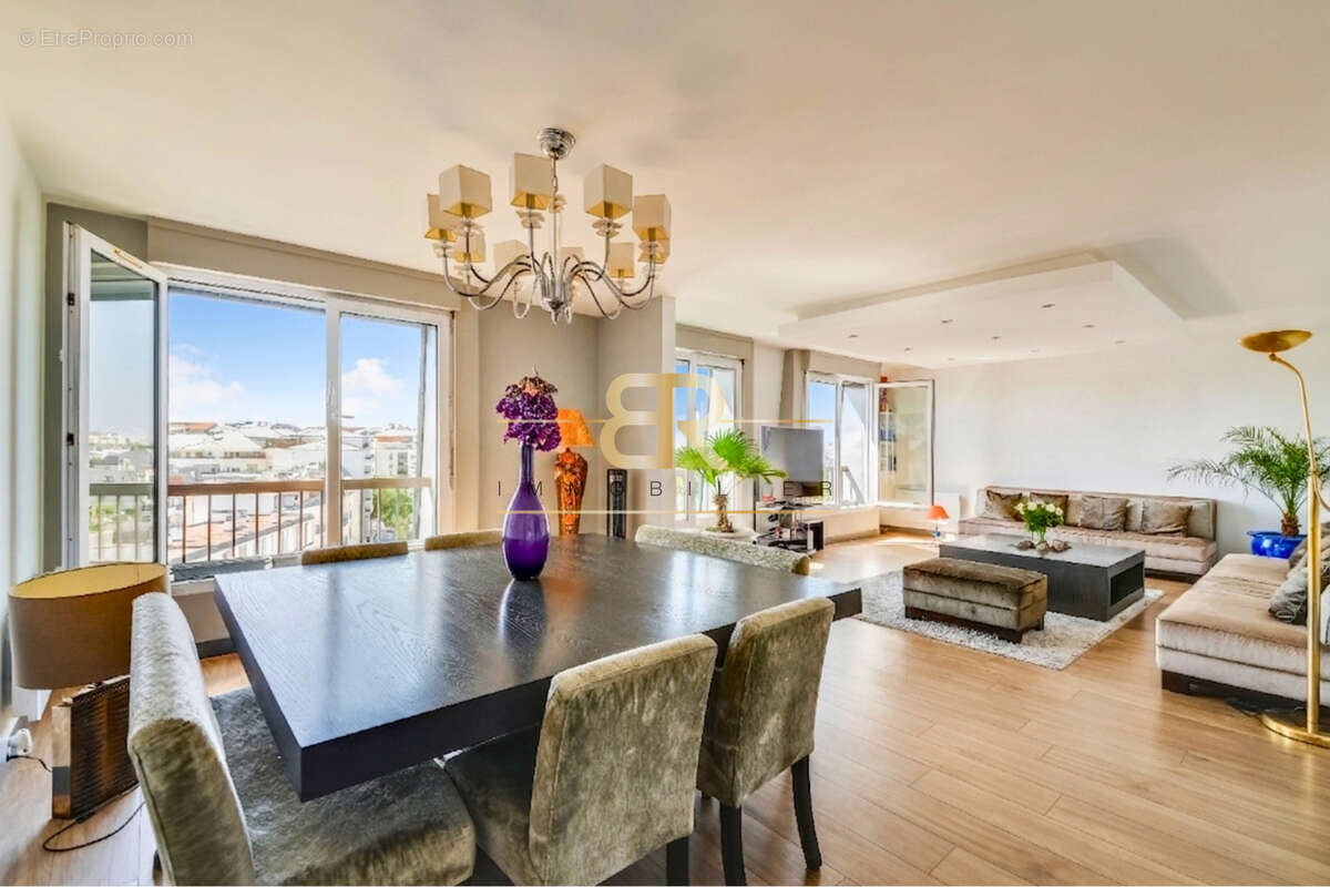 Appartement à CHARENTON-LE-PONT