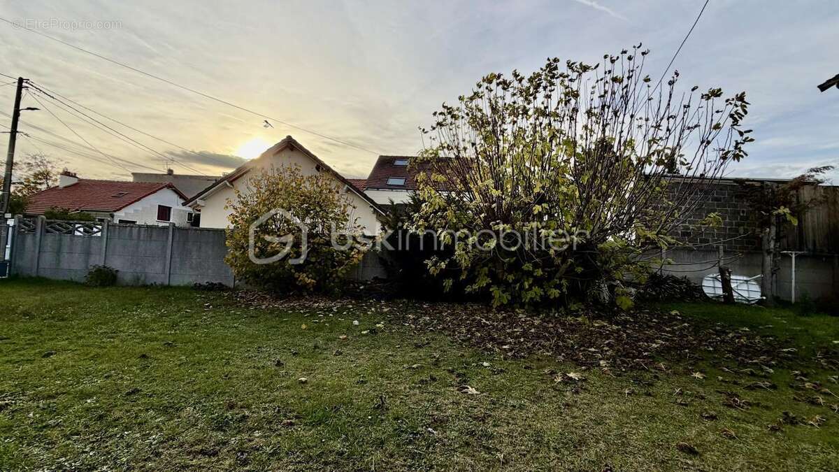 Terrain à CONFLANS-SAINTE-HONORINE