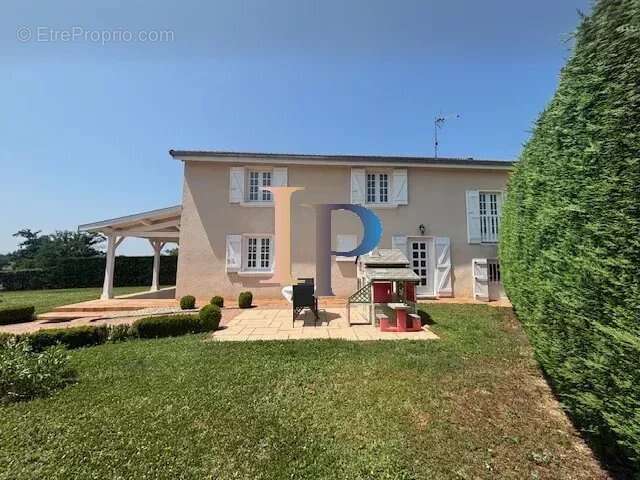 Maison à POUILLY-SOUS-CHARLIEU