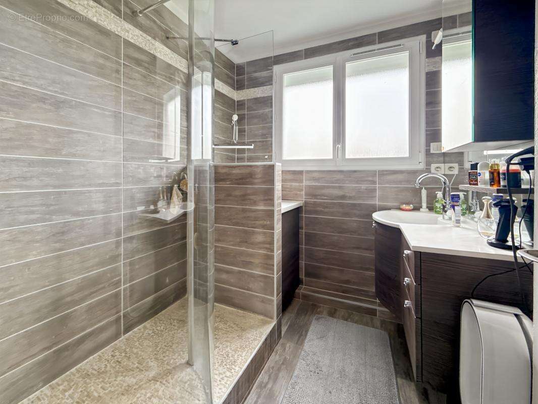 Appartement à SAINT-JEAN-DE-BRAYE