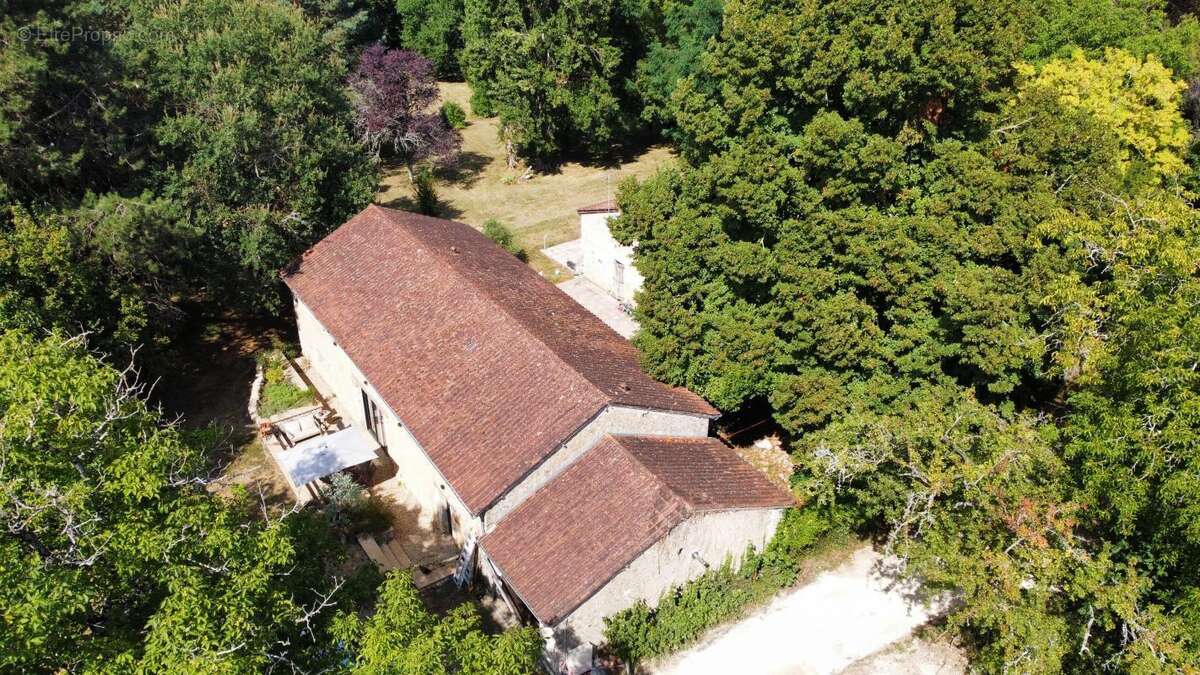 Maison à SAINT-AMAND-DE-VERGT