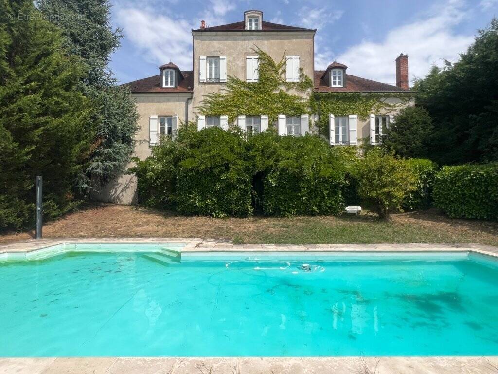 Maison à MONTCENIS