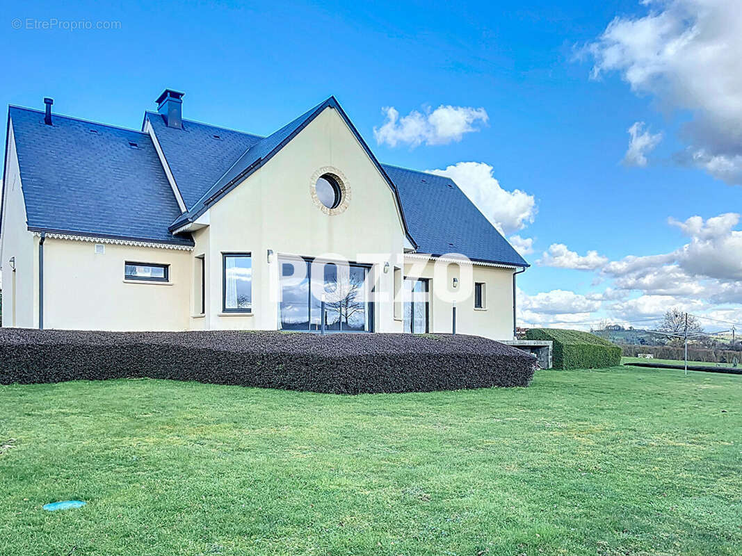 Maison à TESSY-SUR-VIRE