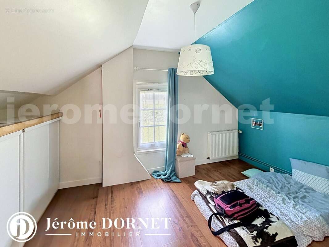 ver_00009 - Maison à CREVECOEUR-LE-GRAND