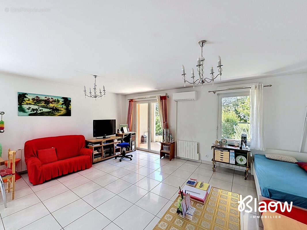 Appartement à MEYZIEU