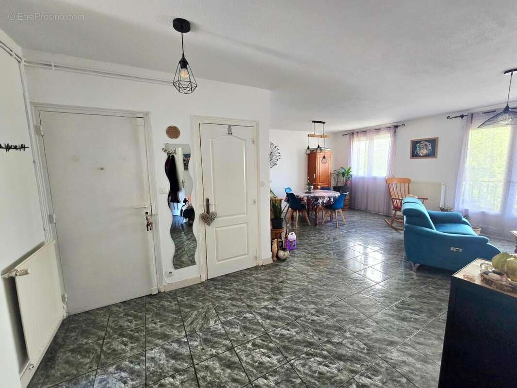 Appartement 75 m² à Saint-Etienne  - photo 3
