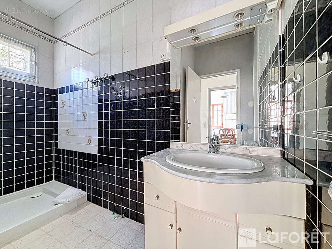 Maison Cadillac En Fronsadais 5 pièces1 51 m2 - photo 8