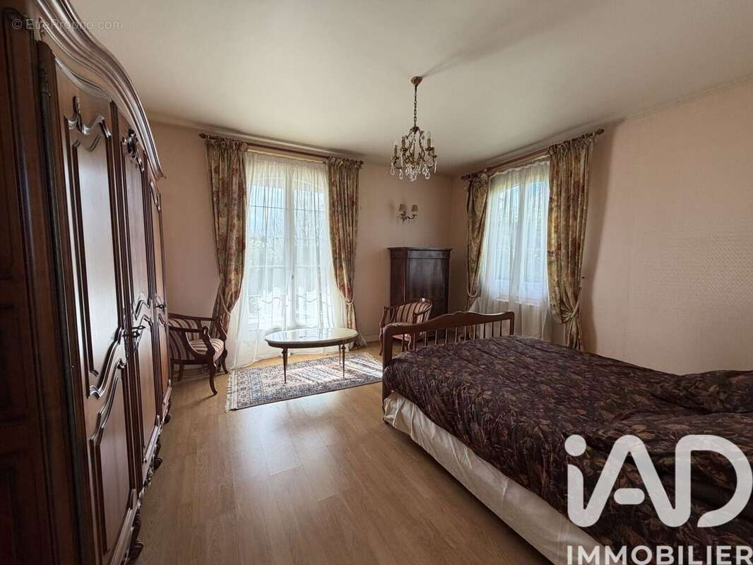 Maison 222 m² à Arconnay  - photo 7
