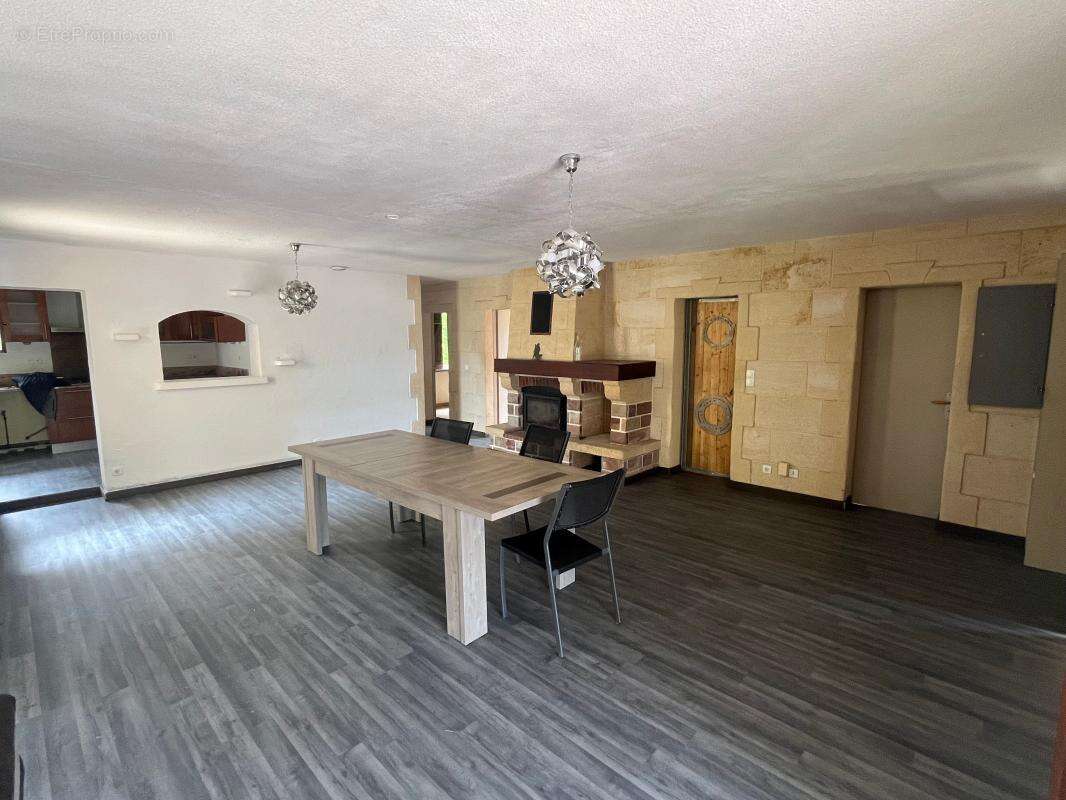 Maison à AMBARES-ET-LAGRAVE