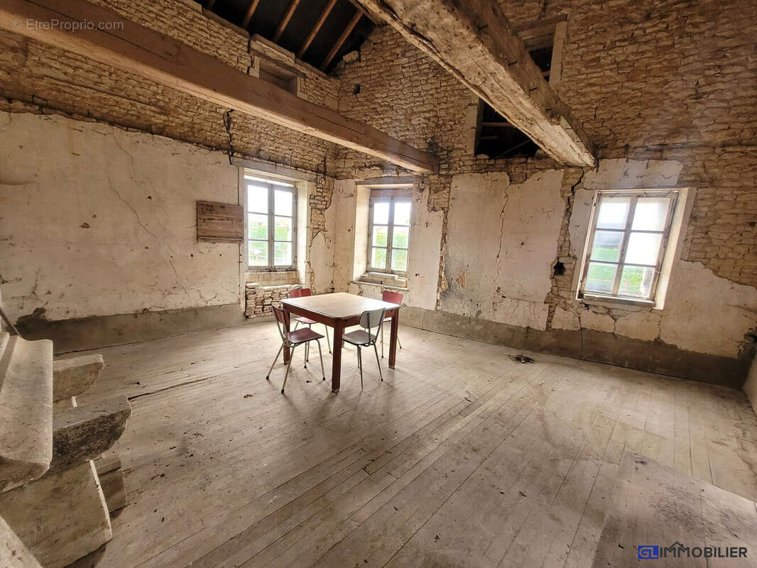 Maison à ESTREES-LA-CAMPAGNE