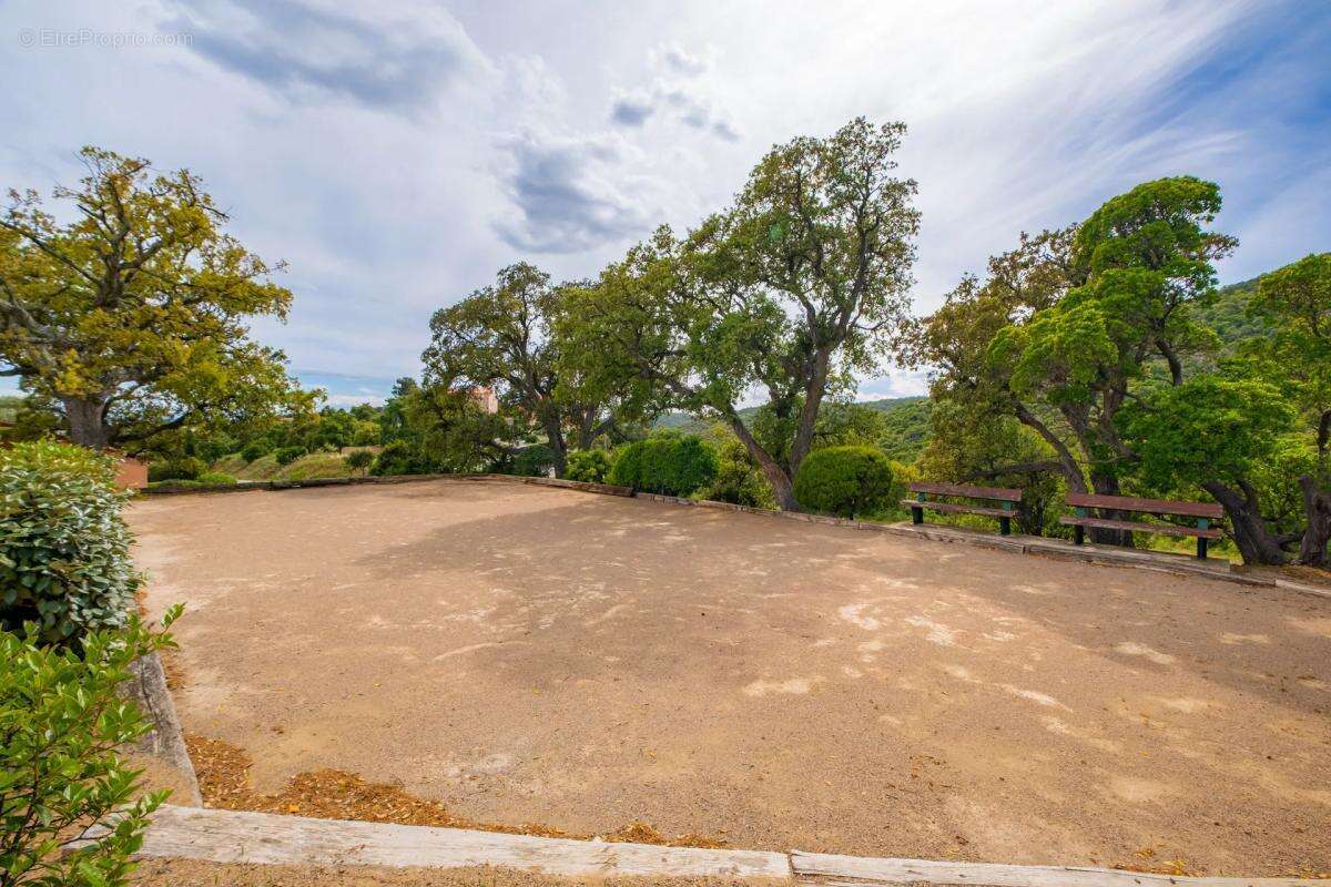 Maison à ROQUEBRUNE-SUR-ARGENS