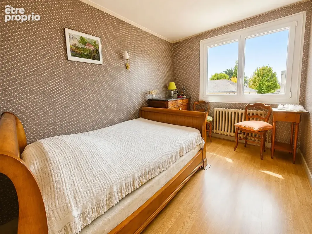 Maison à vendre à Châteauneuf Sur Sarthe jardin, sous sol et terrain constructible. - photo 4
