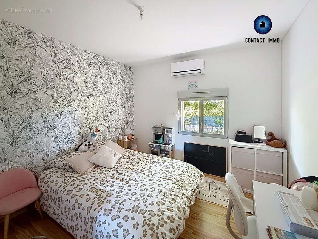 Maison 184 m² à Saint-Pantaleon-De-Larche  - photo 6