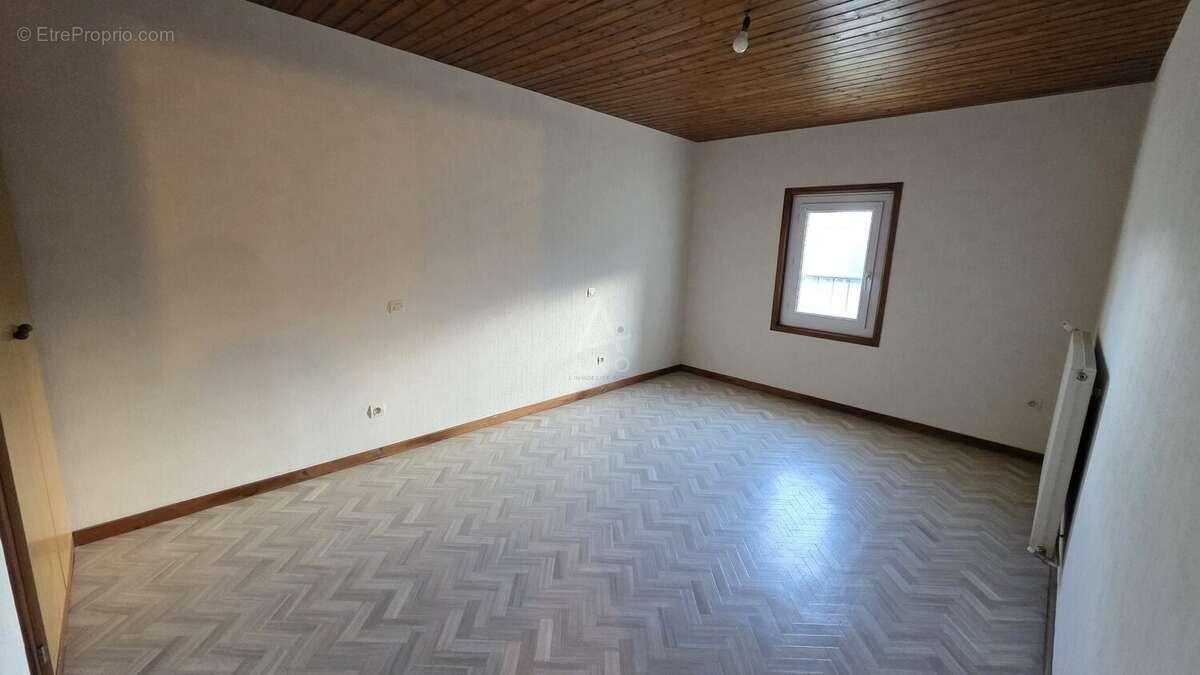 Maison pierre de 14m² avec un chai de 70m² sur 780m² de terrain - photo 7