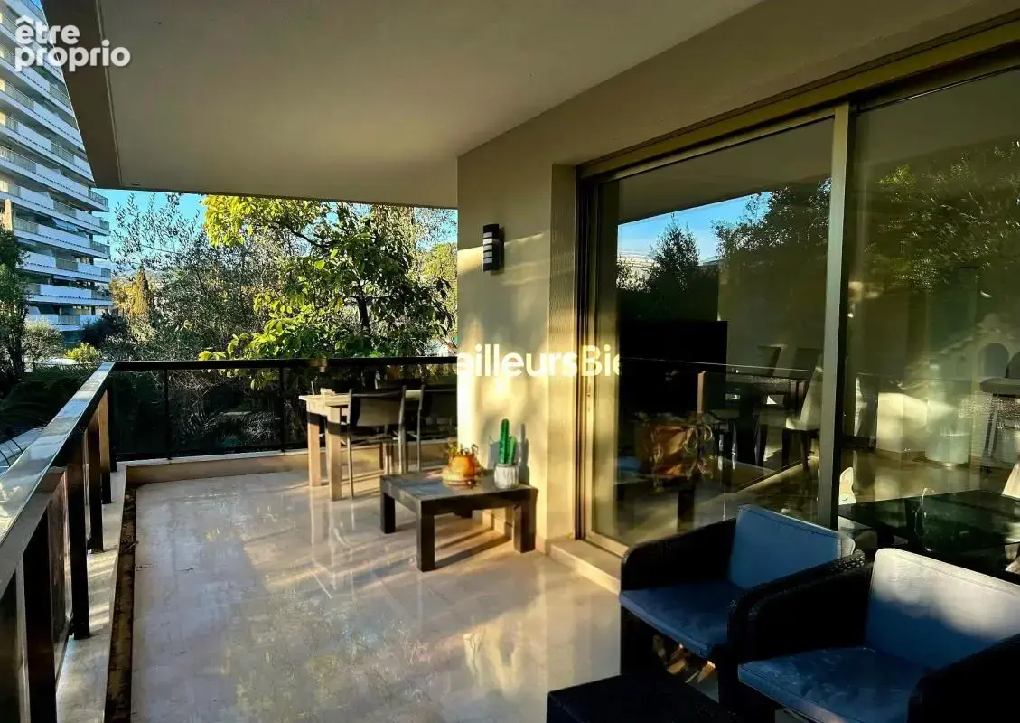 Cannes  : Grand 3 pièces de 98 m2, avec terrasse, garage et piscine - photo 4