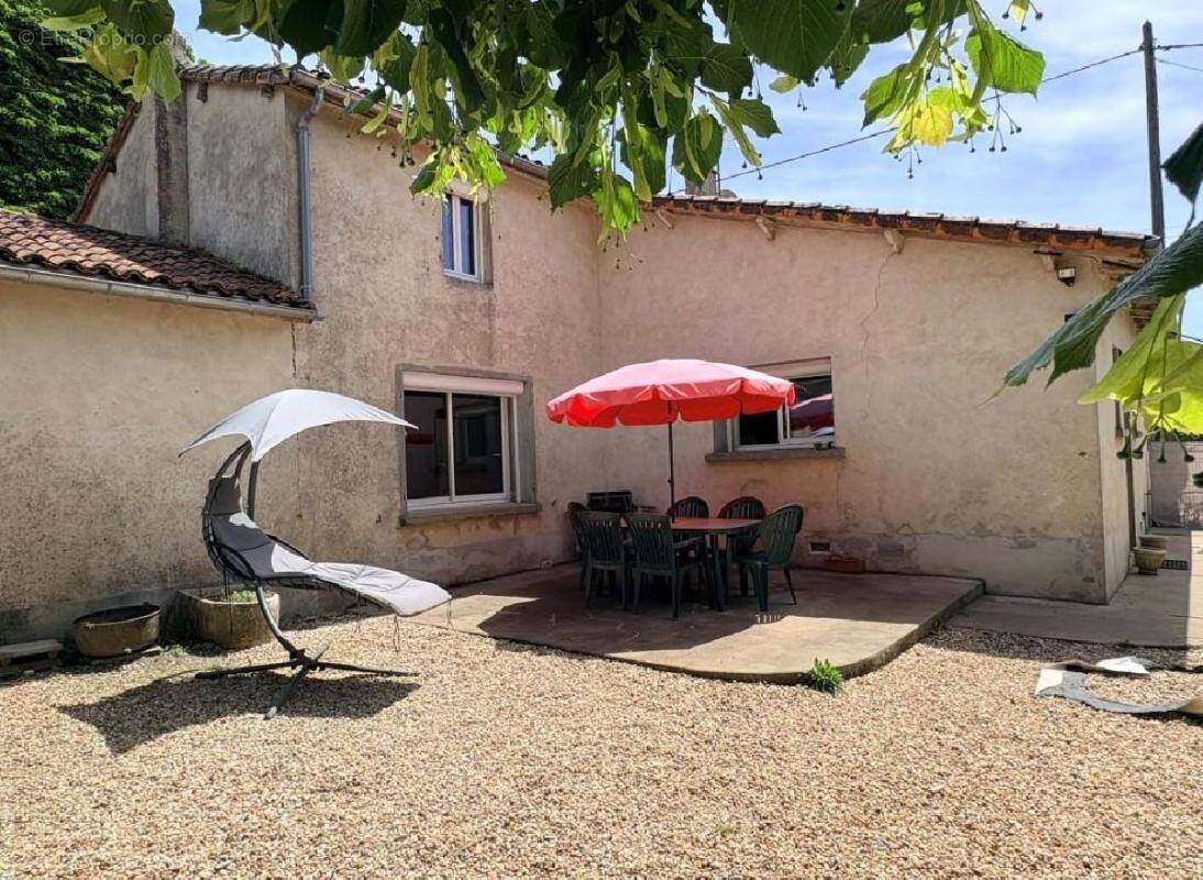 Maison à NANTEUIL-EN-VALLEE