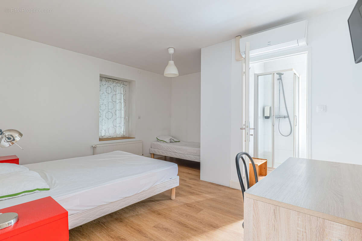 Commerce à SAINT-GENIS-LAVAL