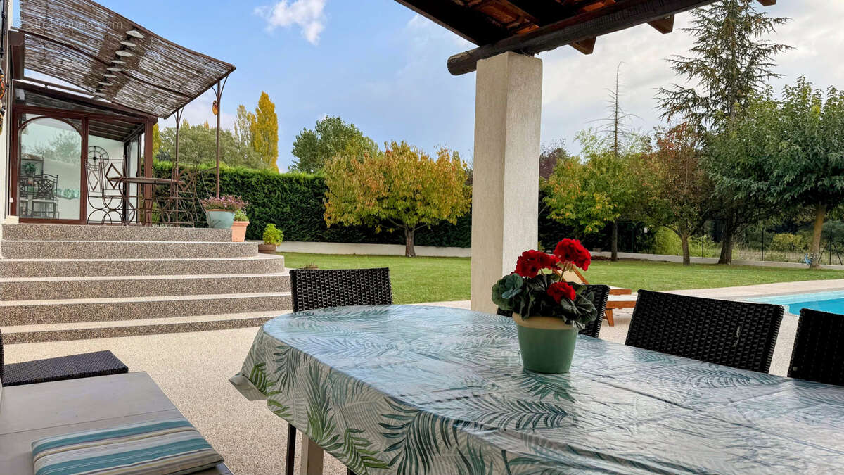 Maison à CHATEAUNEUF-LE-ROUGE