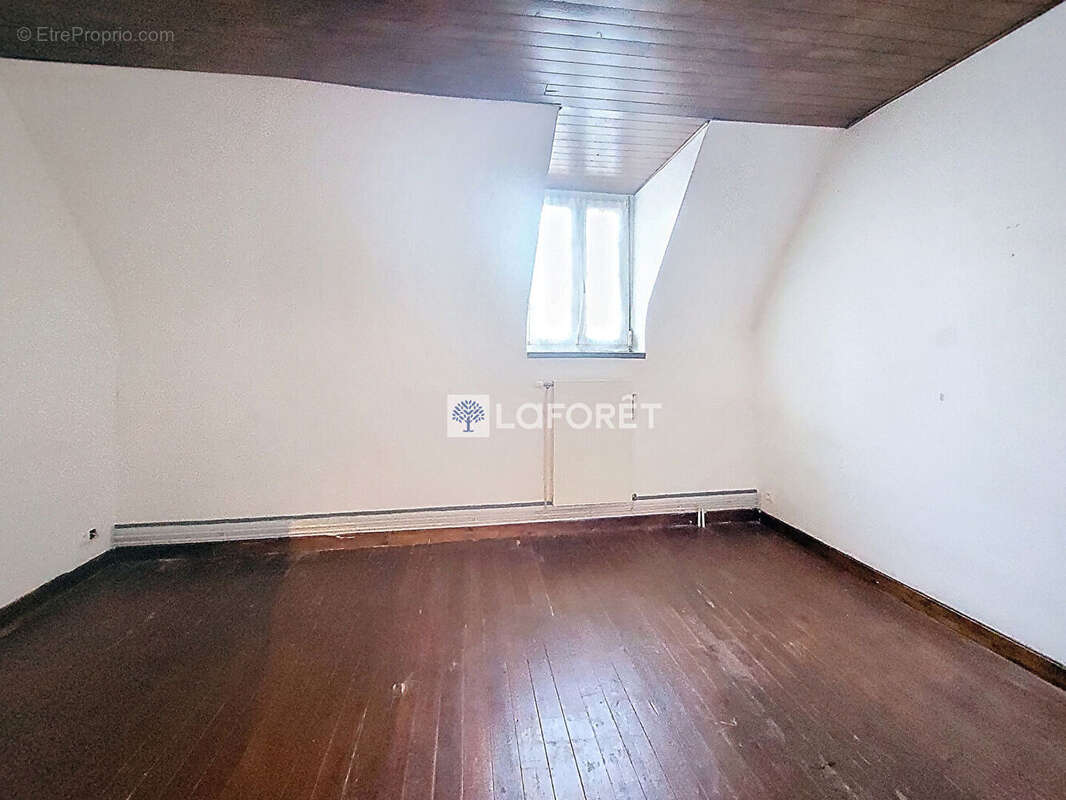 Maison à MONTBREHAIN