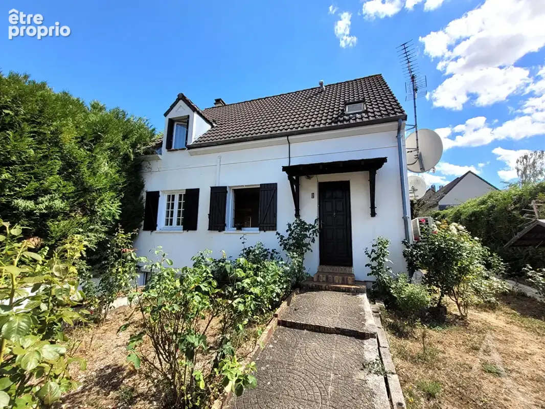 Maison Mantes La Ville de 3 chambres 104 m² et 513m² de terrain - photo 1