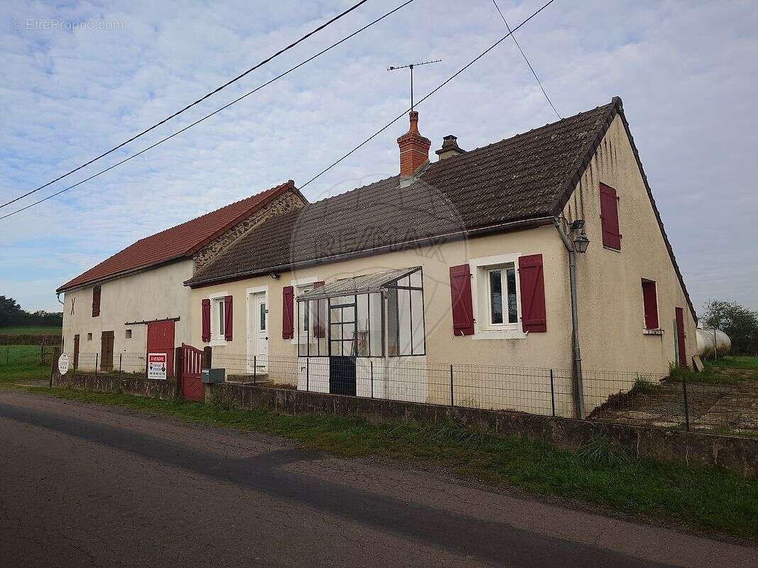 Maison à SAVIGNY-POIL-FOL