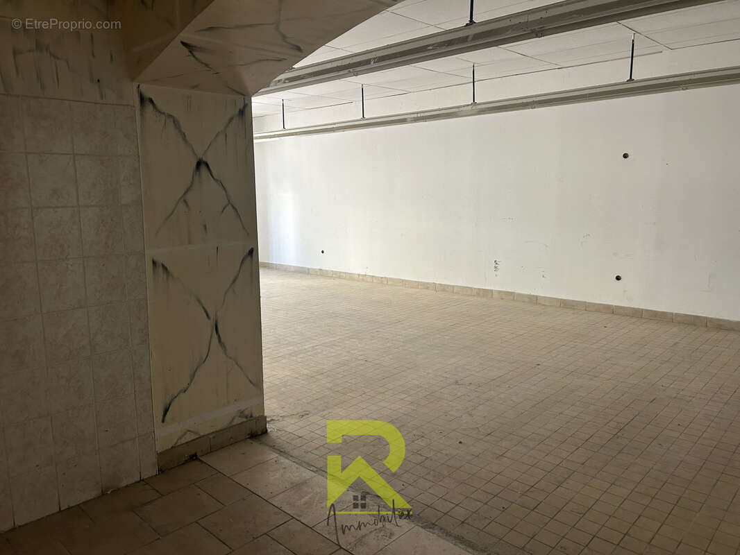 Béziers centre ville local commercial de 160m2 sur une avenue passante - photo 8