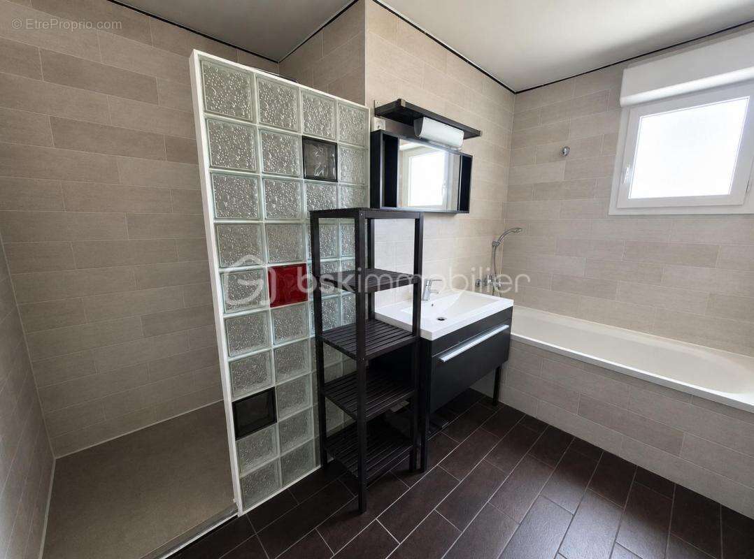  Coup de cœur assuré – Maison familiale sur sous-sol complet, piscine et grand jardin - photo 11